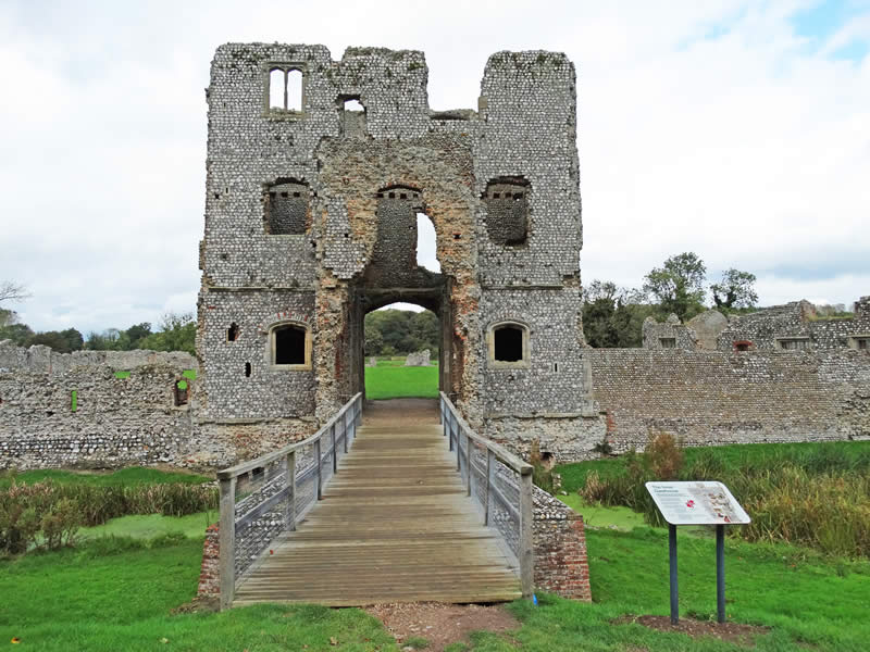 Baconsthorpe Castle Gate