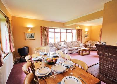 Clipped Hedge Cottages