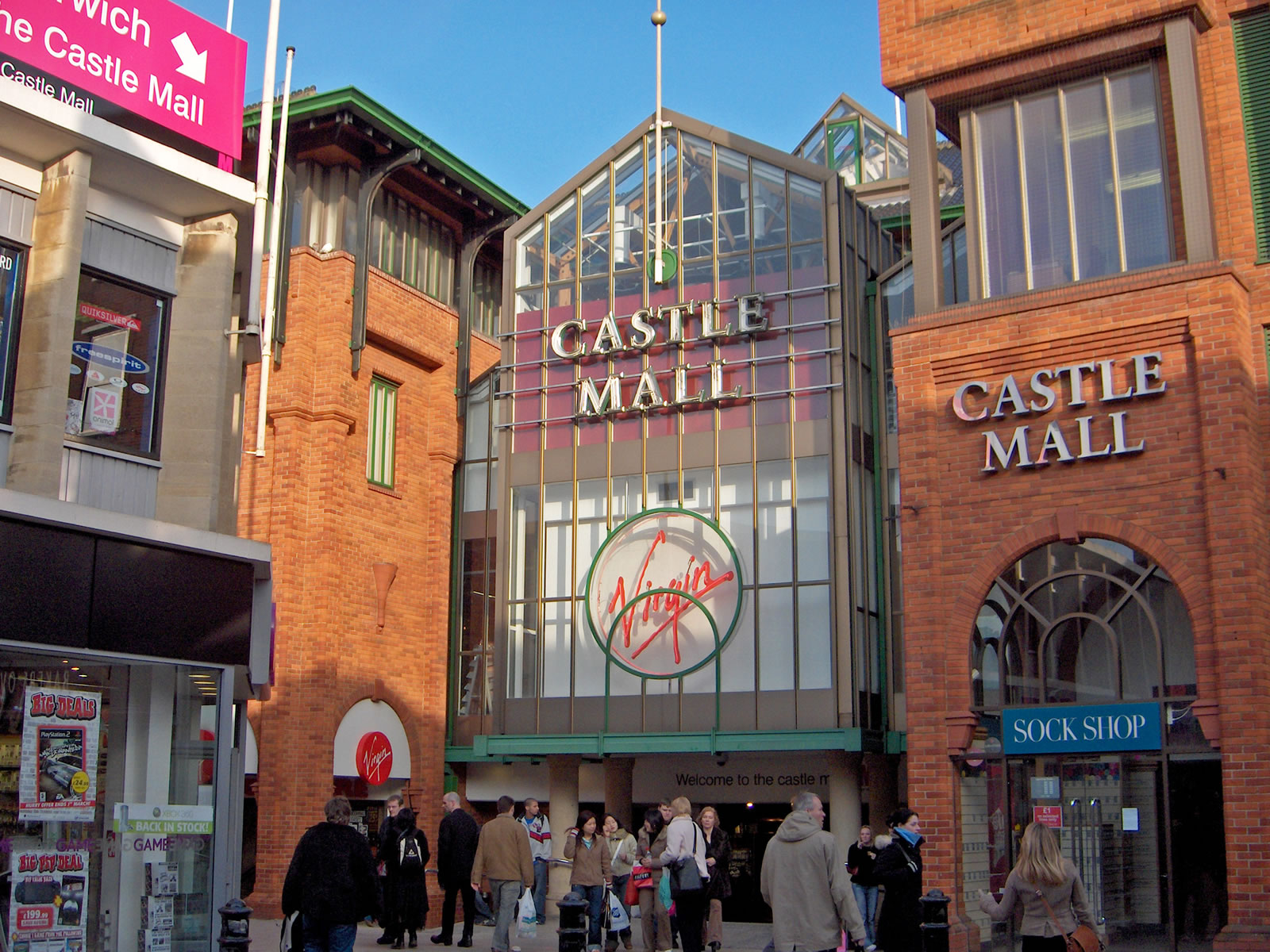 Norwich Shopping Including Norwich Lanes Market Castle Mall And 